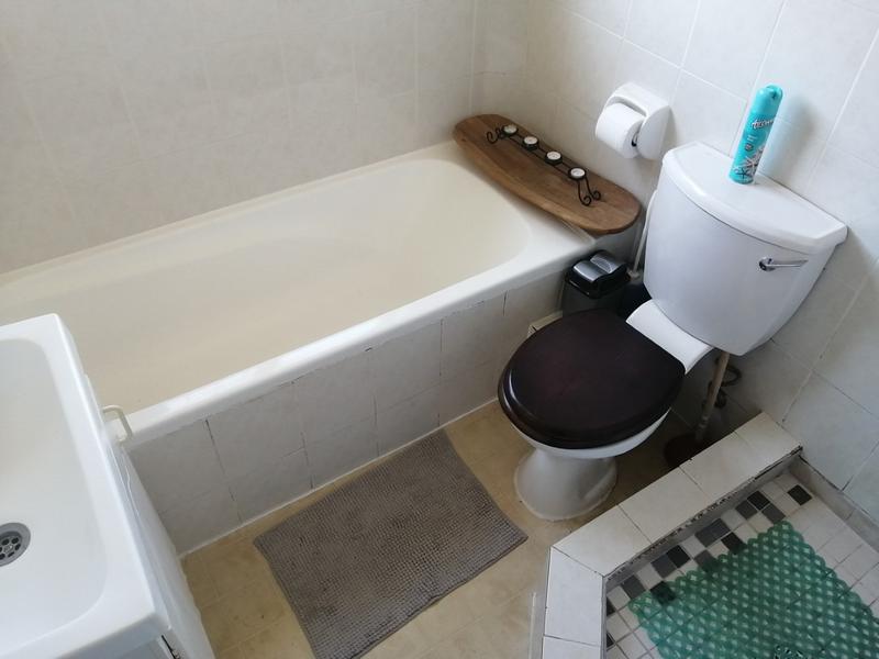 To Let 2 Bedroom Property for Rent in Kenilworth Western Cape